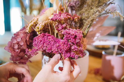 Dried flower arranging 